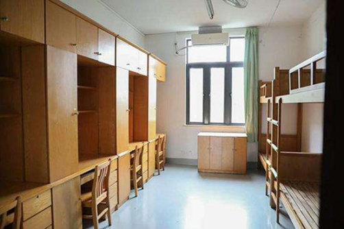 上海財經(jīng)大學宿舍條件怎么樣,幾個人住,有空調(diào)嗎?