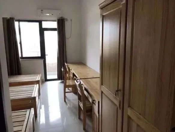 上海外國語大學宿舍條件怎么樣,幾個人住,有空調(diào)嗎?