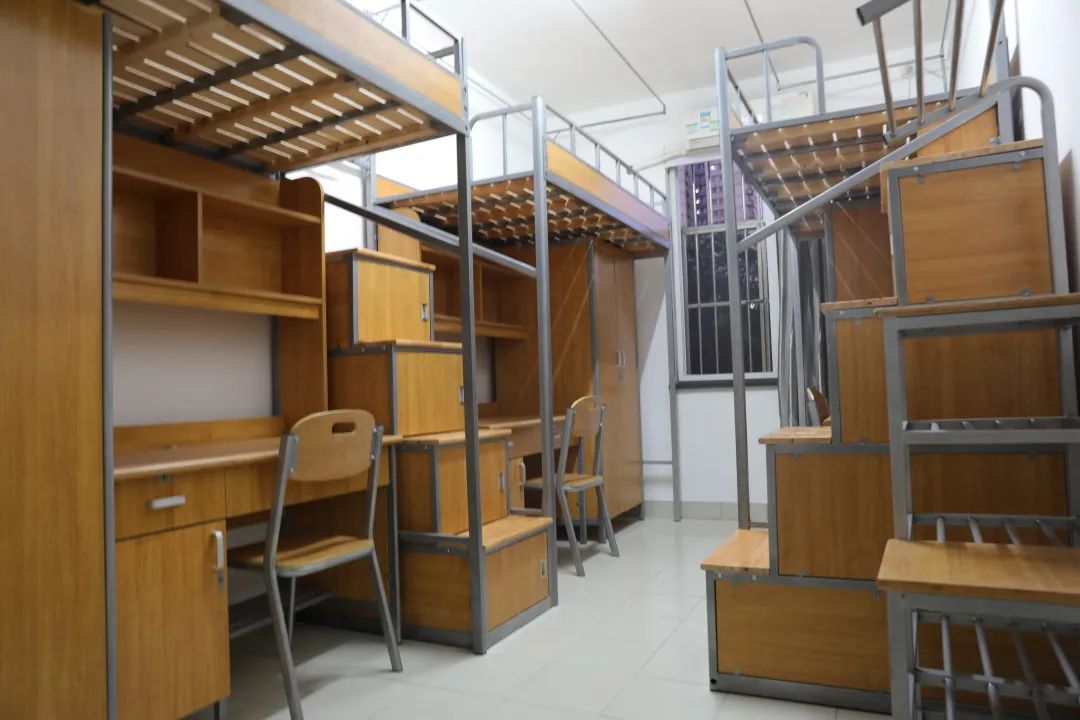復(fù)旦大學(xué)宿舍條件怎么樣,幾個(gè)人住,有空調(diào)嗎?