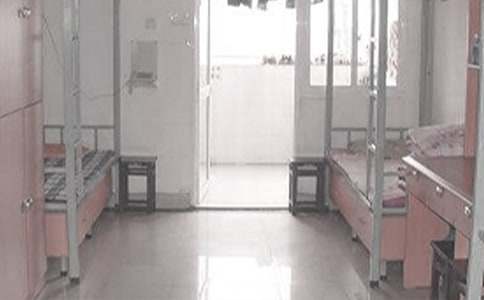 華北電力大學(xué)宿舍條件怎么樣,幾個人住,有空調(diào)嗎?